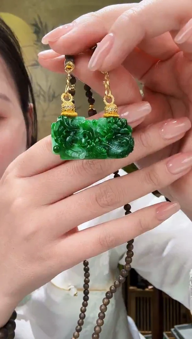 颈饰未镶嵌翡翠吊坠