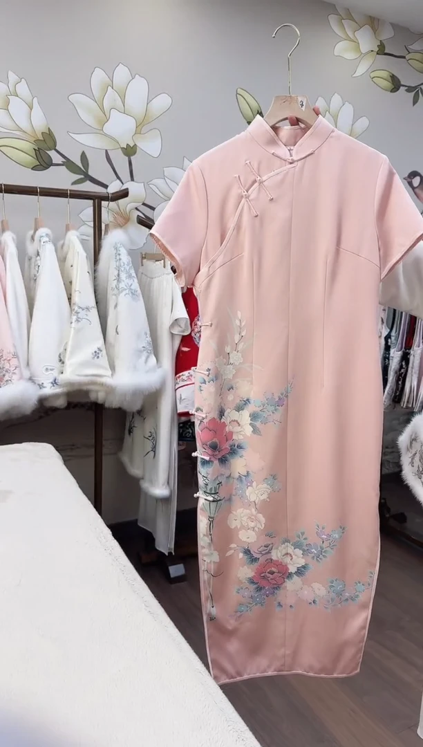 正绢付下橘粉色大花位全开襟旗袍
