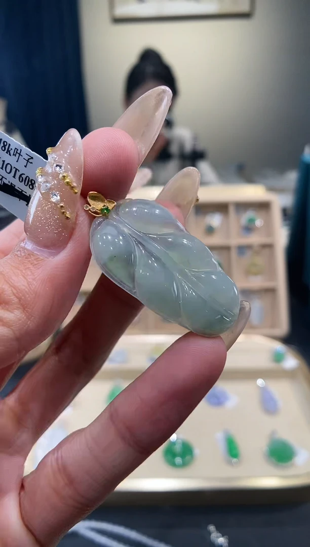 【闪购商品】翡翠吊坠(不含链)18K金镶嵌叶子