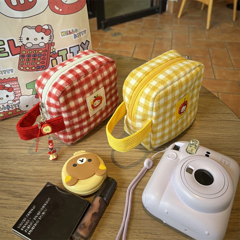 红格子迷你化妆包可爱口红收纳包女生大容量便携方块包随身杂物包