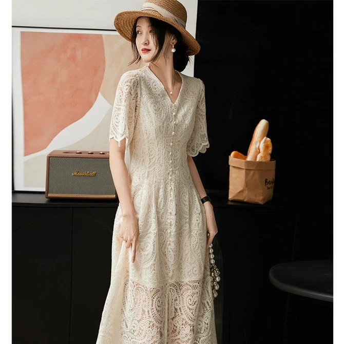 笑涵阁【巴黎假日套装】镂空蕾丝连衣裙上衣半裙三件套XYE664744MG