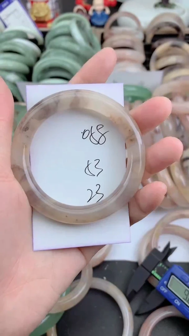 未镶嵌手镯石英质玉058