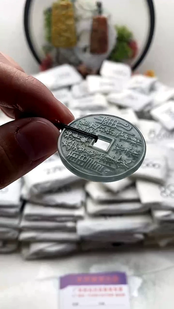 颈饰未镶嵌翡翠山鬼