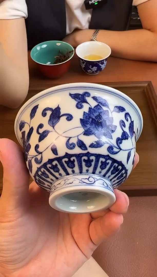 问青坊纯手工手绘青花缠枝花卉柴窑压手杯