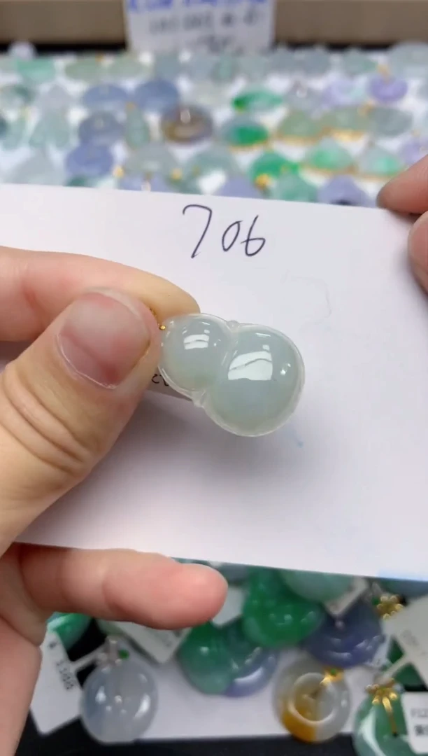 翡翠未镶嵌颈饰天然缅甸A货翡翠