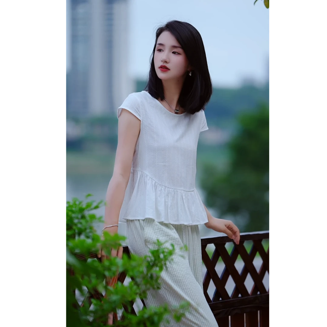 纯色圆领短袖百搭白色蕾丝衬衫气质设计感T恤女裤子简约夏季时尚