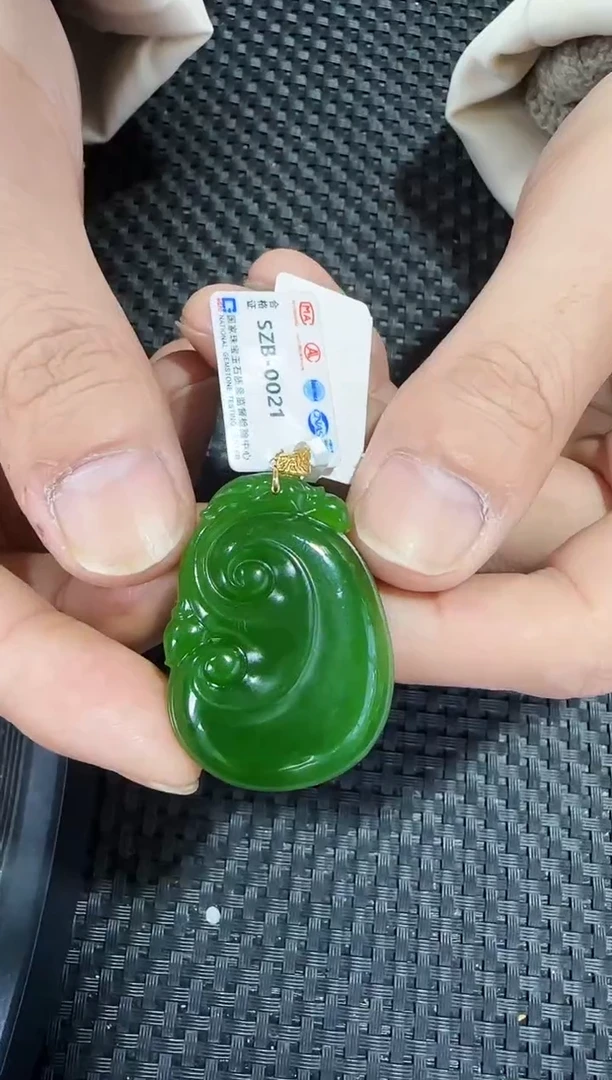 【闪购商品】和田玉（碧玉）吊坠18K金镶嵌如意