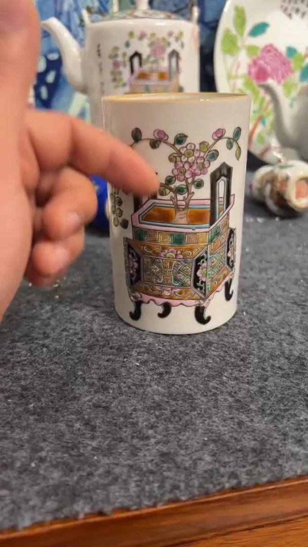 摆件瓷摆件瓷摆件钟鼎笔筒