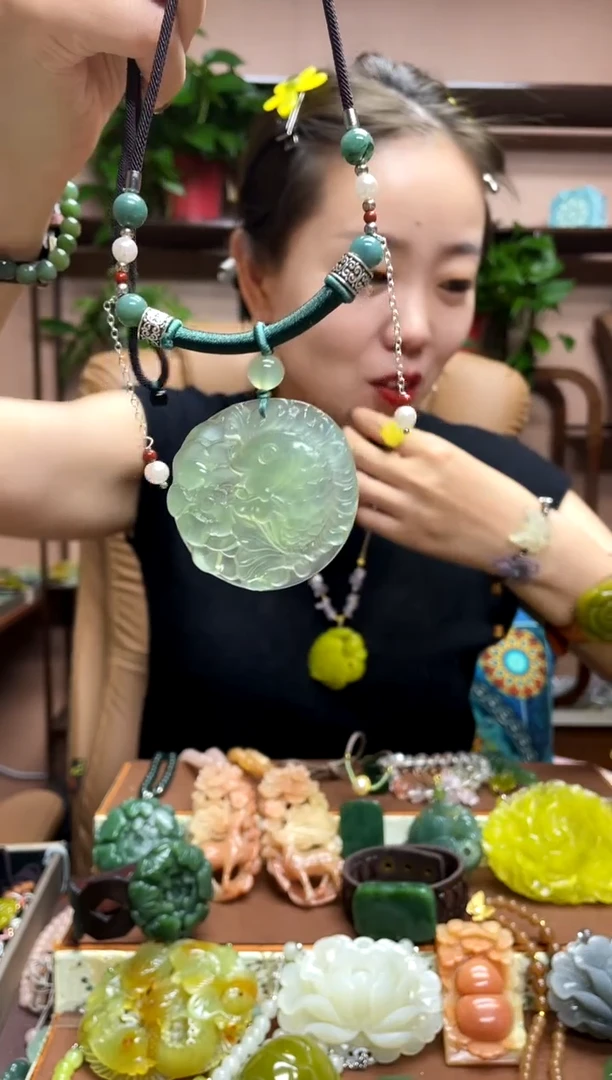 未镶嵌岫玉吊坠·