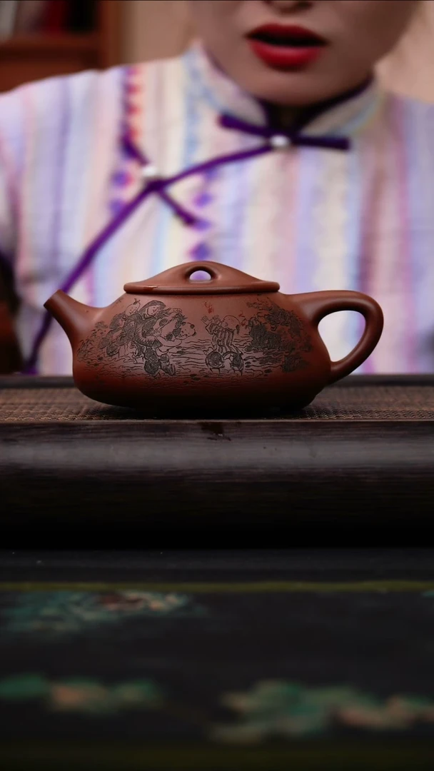 茶壶紫砂底槽青 景舟石瓢 得鱼呈瑞