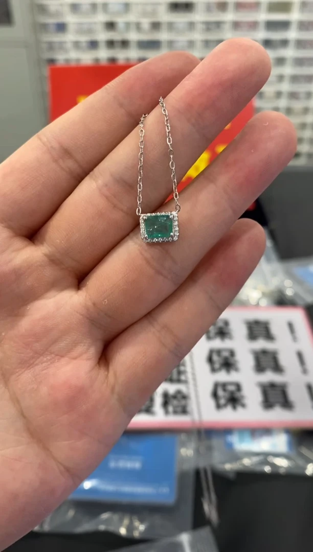 颈饰银S925镶嵌祖母绿微瑕