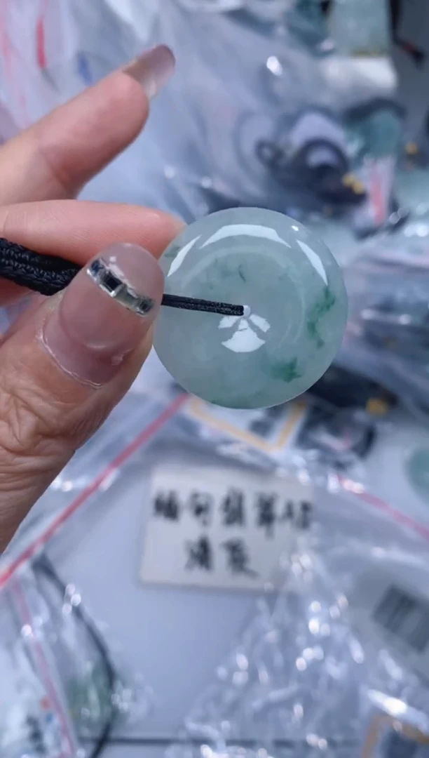 颈饰未镶嵌翡翠吊坠