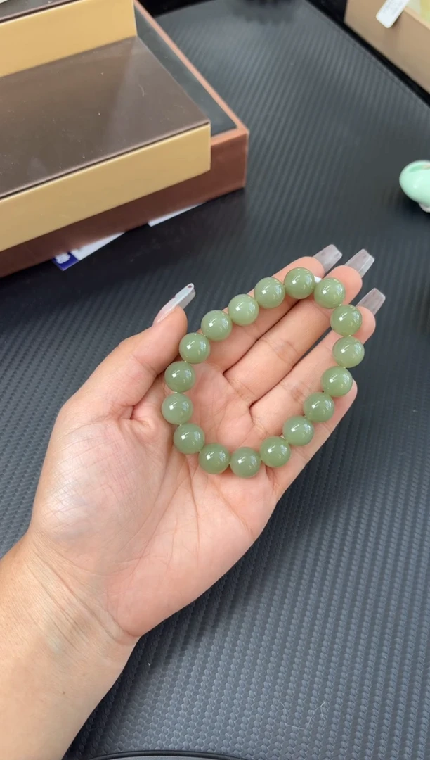 未镶嵌手串和田玉若羌微色差卡12MK