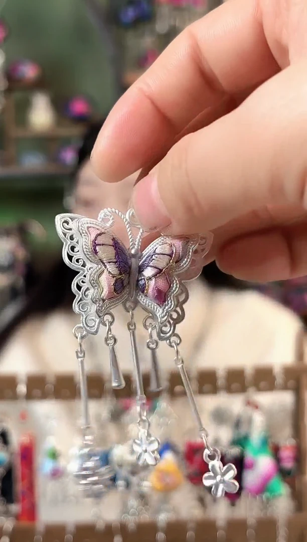 彩云南阁非遗老绣苗银饰品569