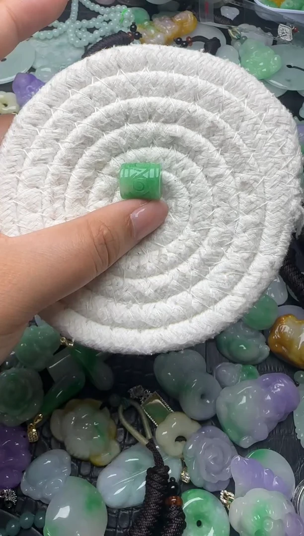 颈饰未镶嵌翡翠缅甸翡翠吊坠