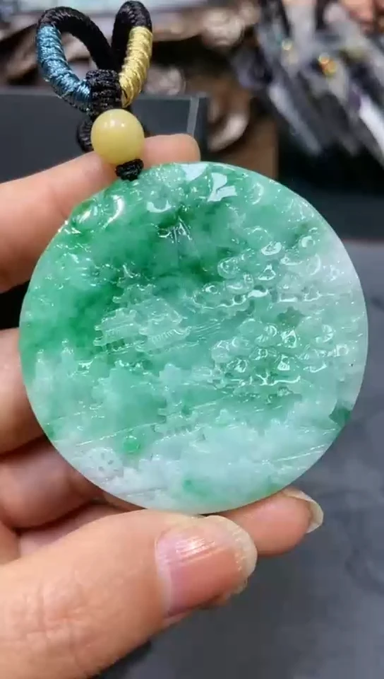 颈饰未镶嵌翡翠?****_翡翠