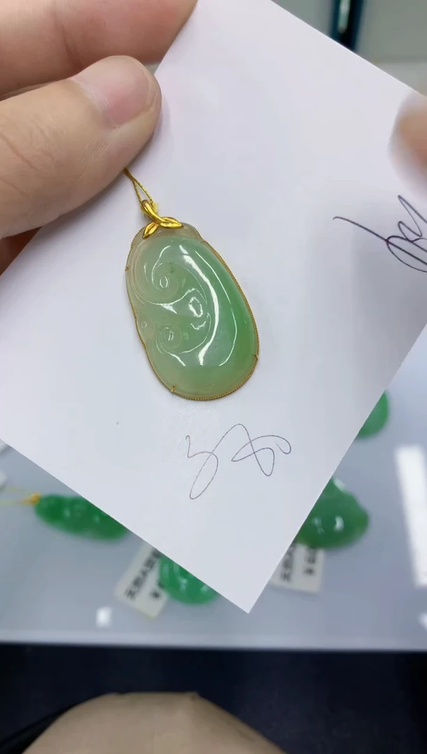 颈饰18K金镶嵌翡翠翡翠