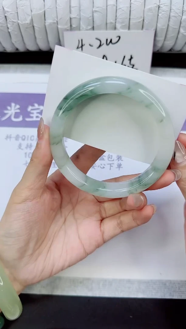未镶嵌手镯石英质玉205/62.4