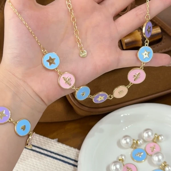 铜仿珍珠项链 多巴胺蜜蜂圆牌项链2025新款耳环项链手链耳环耳钉