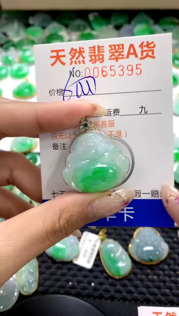 翡翠18K金镶嵌颈饰1111111111111111