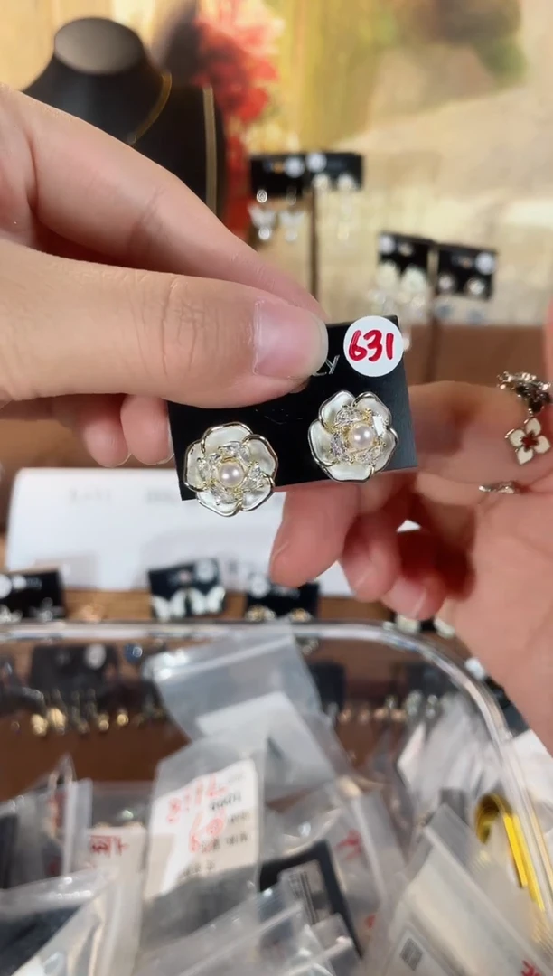 铜合金锆石合金时尚饰品  里631