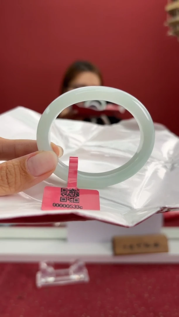 翡翠手镯（贵妃镯）未镶嵌手镯