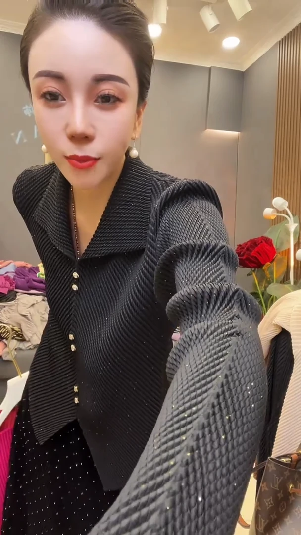 聚酯纤维（涤纶）黑色 翻领衫