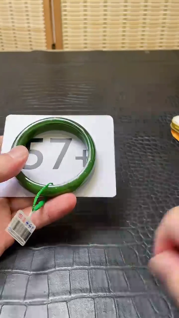 和田玉（碧玉）手镯未镶嵌一个