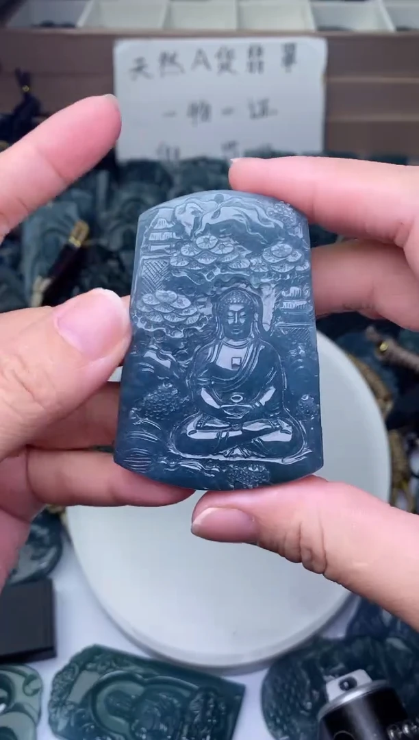 颈饰未镶嵌翡翠