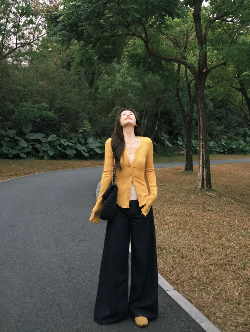 2025早春一整套女韩系穿搭高级感显白黄色上衣显瘦牛仔裤两件套装