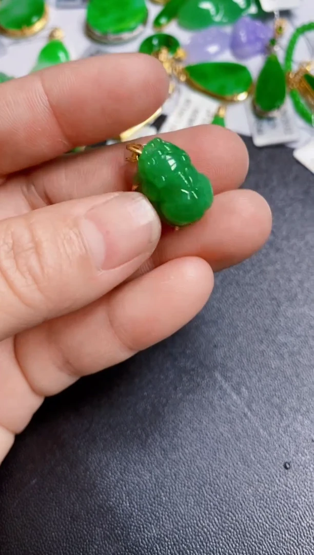 【闪购商品】翡翠颈饰18K金镶嵌吊坠