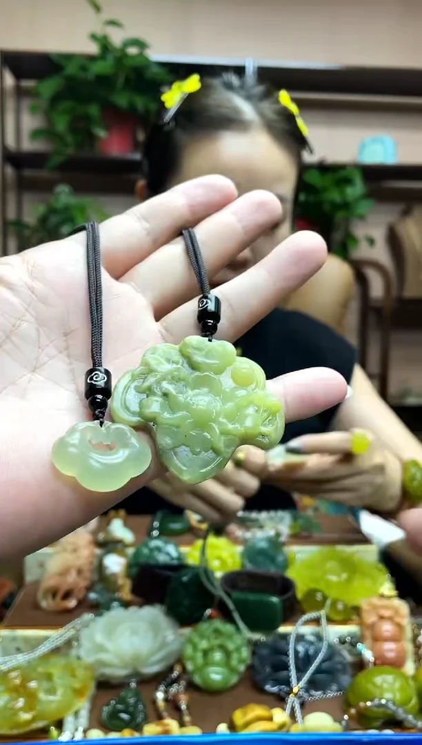 未镶嵌岫玉吊坠11