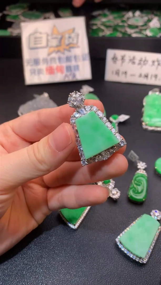 【闪购商品】翡翠颈饰银S925镶嵌翡翠