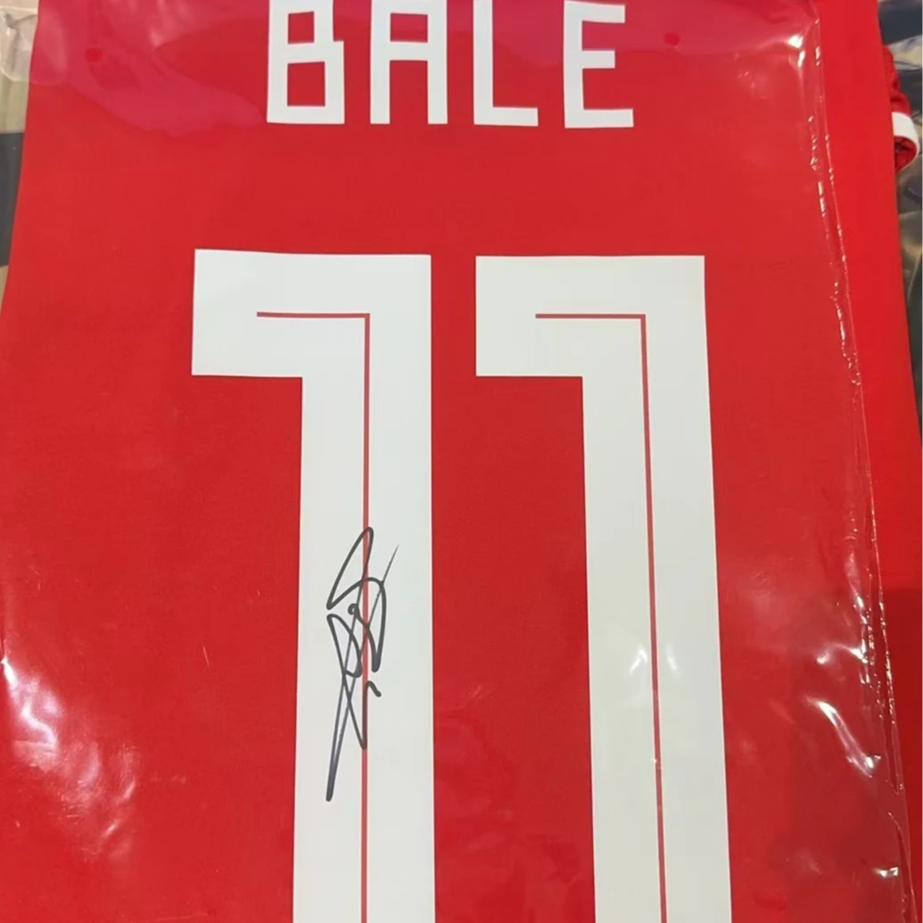 贝尔亲签16威尔士sw装裱xjwjg【铭人堂亲签足球直播专属链接】