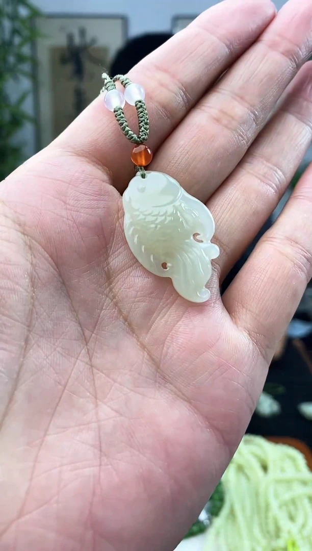 和田玉未镶嵌颈饰金鱼