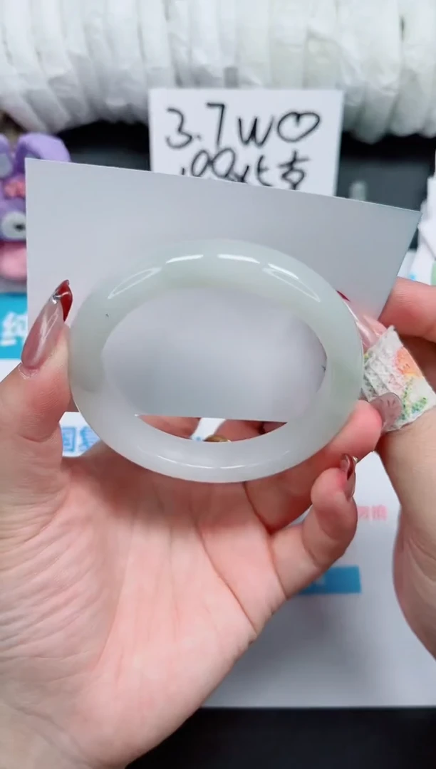 【闪购商品】石英质玉手镯未镶嵌235