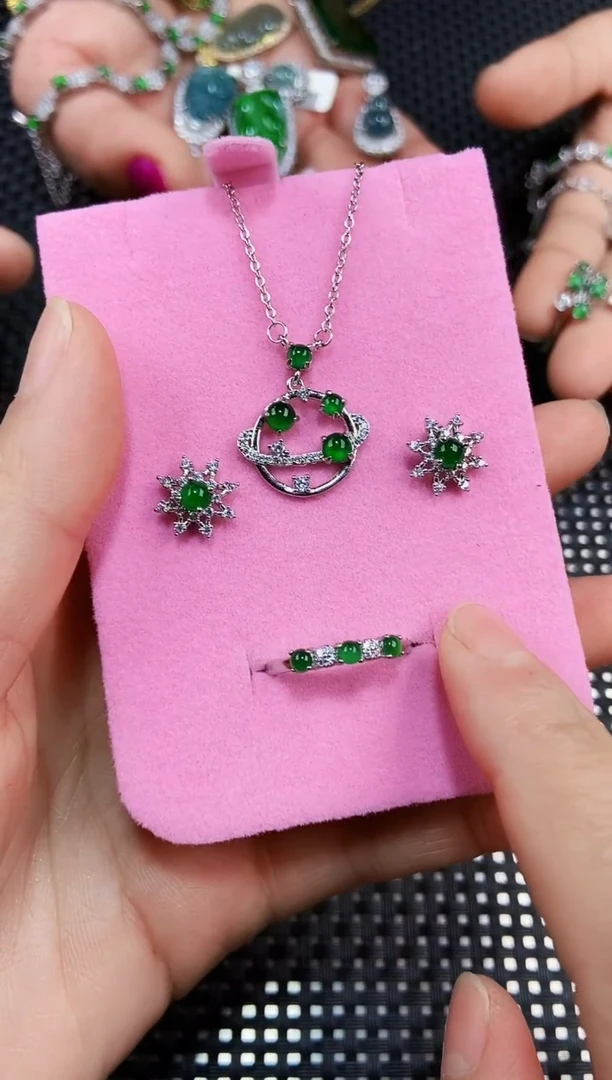 【闪购商品】翡翠颈饰未镶嵌11111111