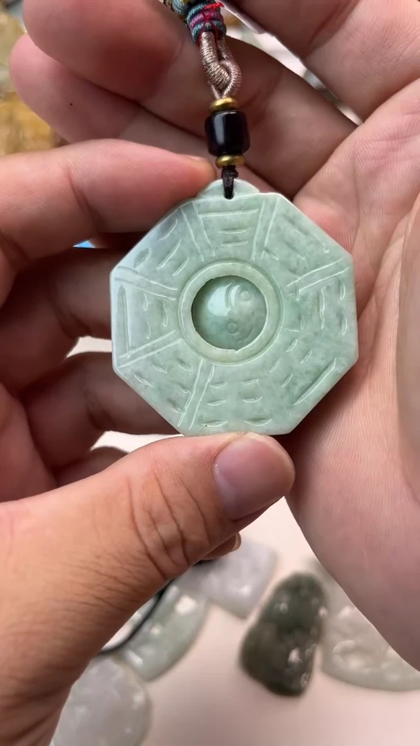颈饰未镶嵌翡翠芳****店天然翡翠
