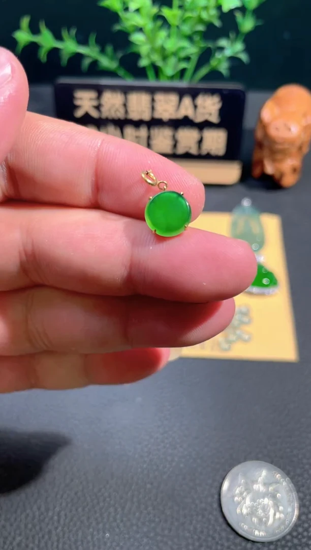 颈饰18K金镶嵌翡翠翡翠