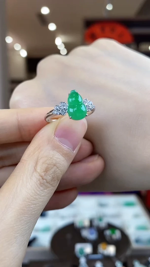 【闪购商品】翡翠戒指18K金镶嵌翡翠戒指