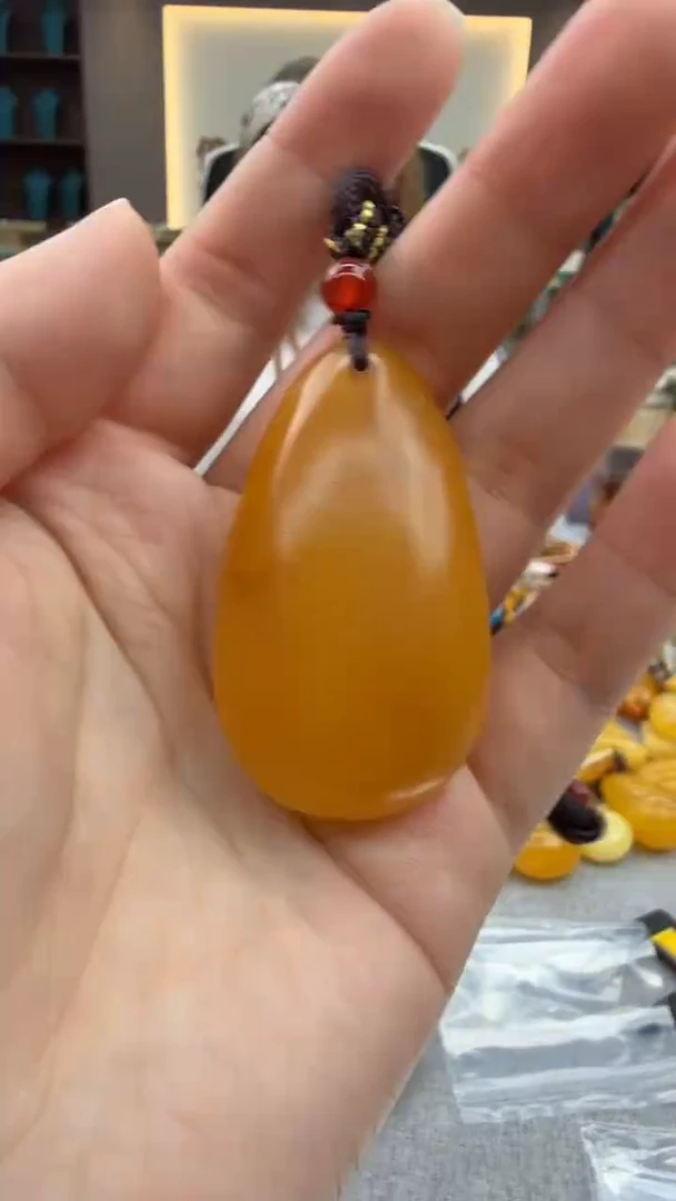 琥珀颈饰未镶嵌196秒拍号 假一罚三
