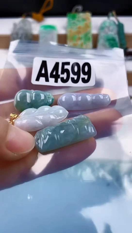 翡翠未镶嵌颈饰天然翡翠吊坠挂件