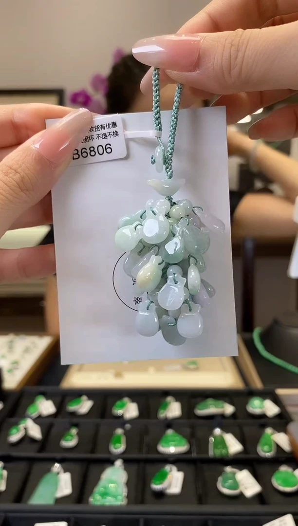 翡翠18K金镶嵌颈饰B6806 手机挂 含运营费