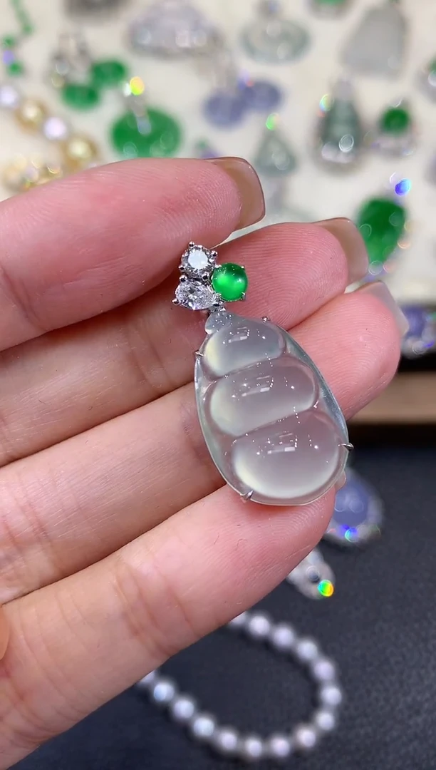 吊坠(不含链)18K金镶嵌翡翠A81