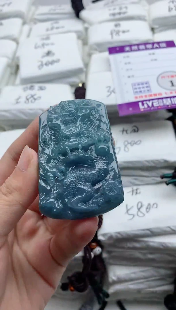 翡翠未镶嵌颈饰8