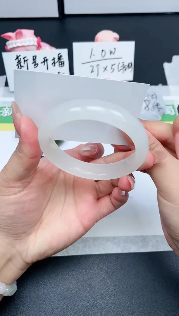 【闪购商品】石英质玉手镯未镶嵌50-58