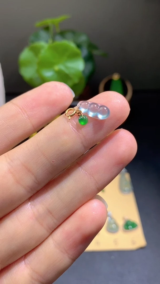 颈饰18K金镶嵌翡翠翡翠A货