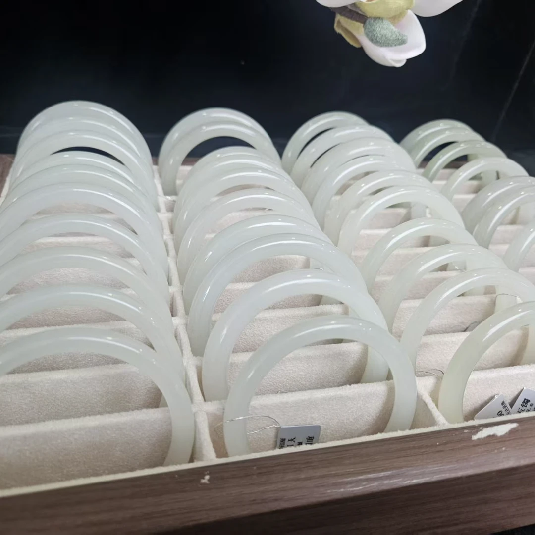 天然正品高端青白玉和田玉晴水葡萄肉手镯女款玉镯（多样性发其一）