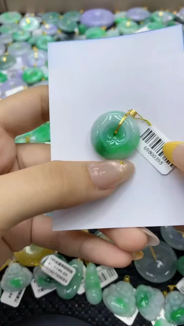 颈饰18K金镶嵌翡翠天然缅甸翡翠A货
