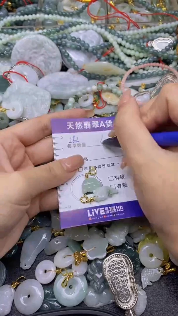 翡翠未镶嵌颈饰天然翡翠A货吊坠批量多样性发其一